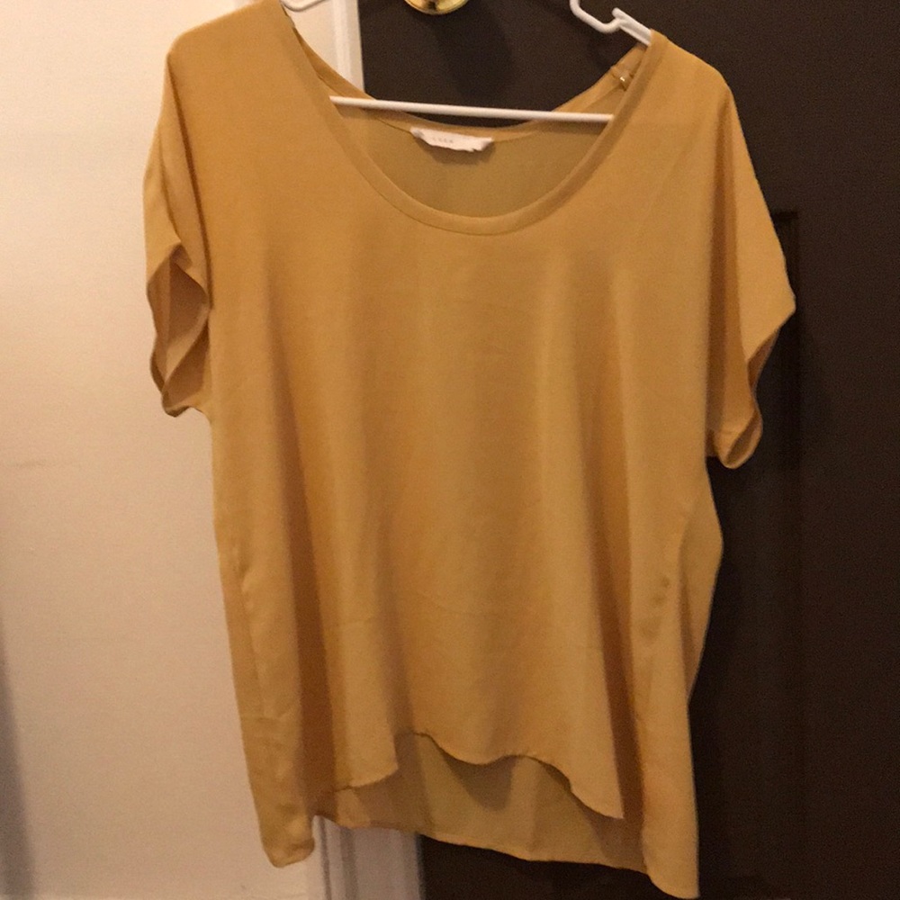 2 Lush tops (size small)